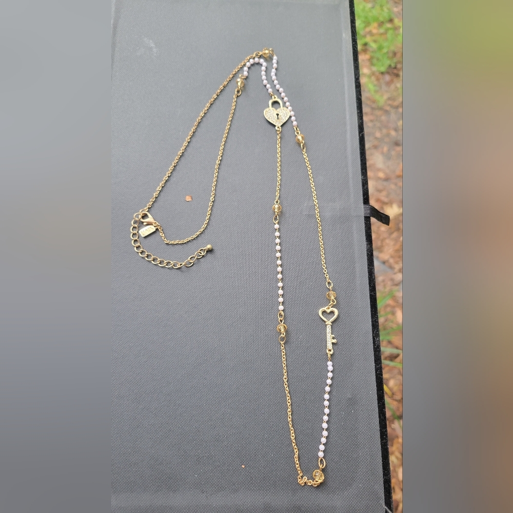 EUC Vivi Heart Necklace